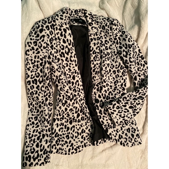 Unique Blazer - Picture 1 of 3